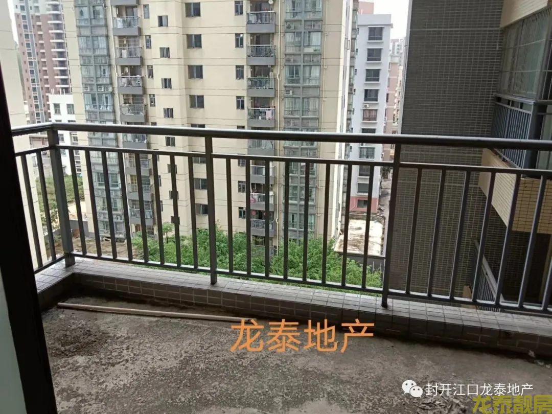 香槟一号电梯8楼毛坯4房