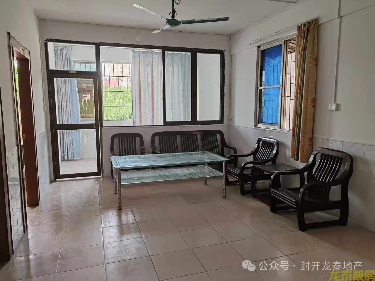 河南新城区职中球场附近步梯三楼大三房出租